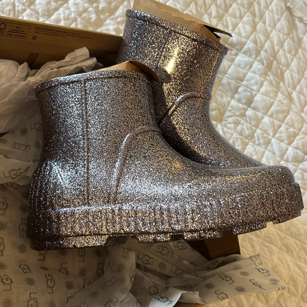 Ugg rain boots - Picture 4 of 4